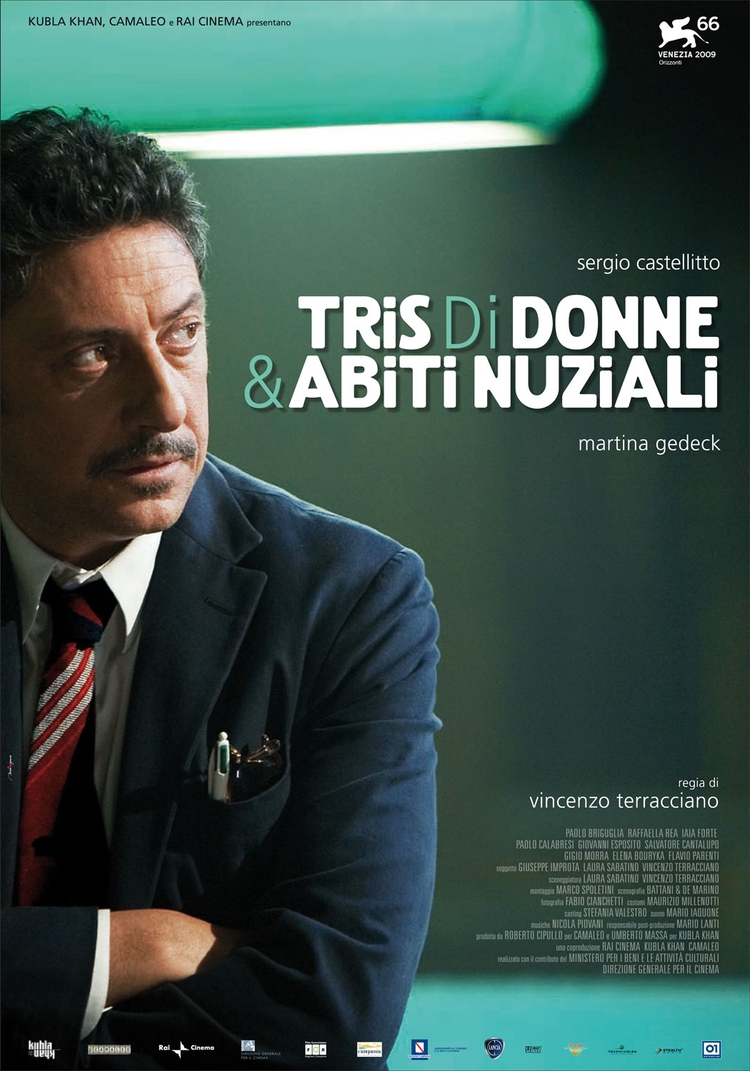 Tris di donne & abiti nuziali