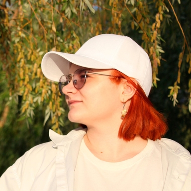 Анна Попова